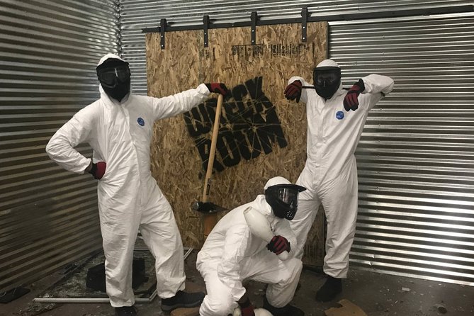Wreck Room - A Destruction Experience, Standard Wrecking - Staff, coaching, and why it feels safe