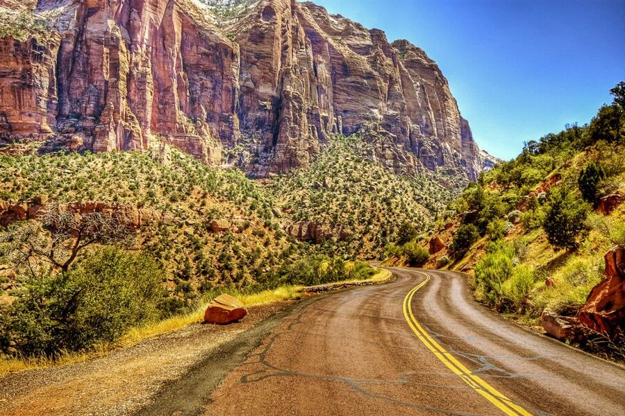 Zion National Park Small Group Adventure from Las Vegas - How the Las Vegas hotel pickup sets the tone